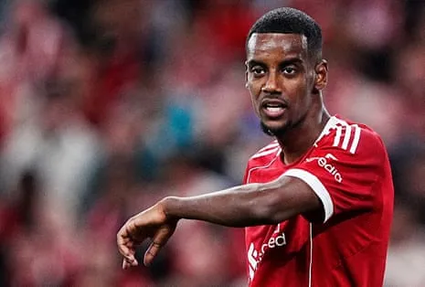 Isak's First Appearance Brings Glamour Amid Noticeable Lack of Match Fitness