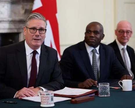 Starmer Presides Over Cabinet Session Amid Growing Pressure Following Departure of Top Aide