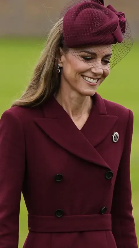 The First Lady’s Headpiece, Catherine’s Plumed Pin and Other Standout Outfits Thus Far